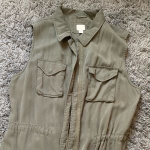 3/$15 - Olive Green EUC utility vest